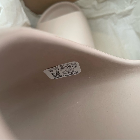 Adidas Yeezy Slide - Picture 4 of 5